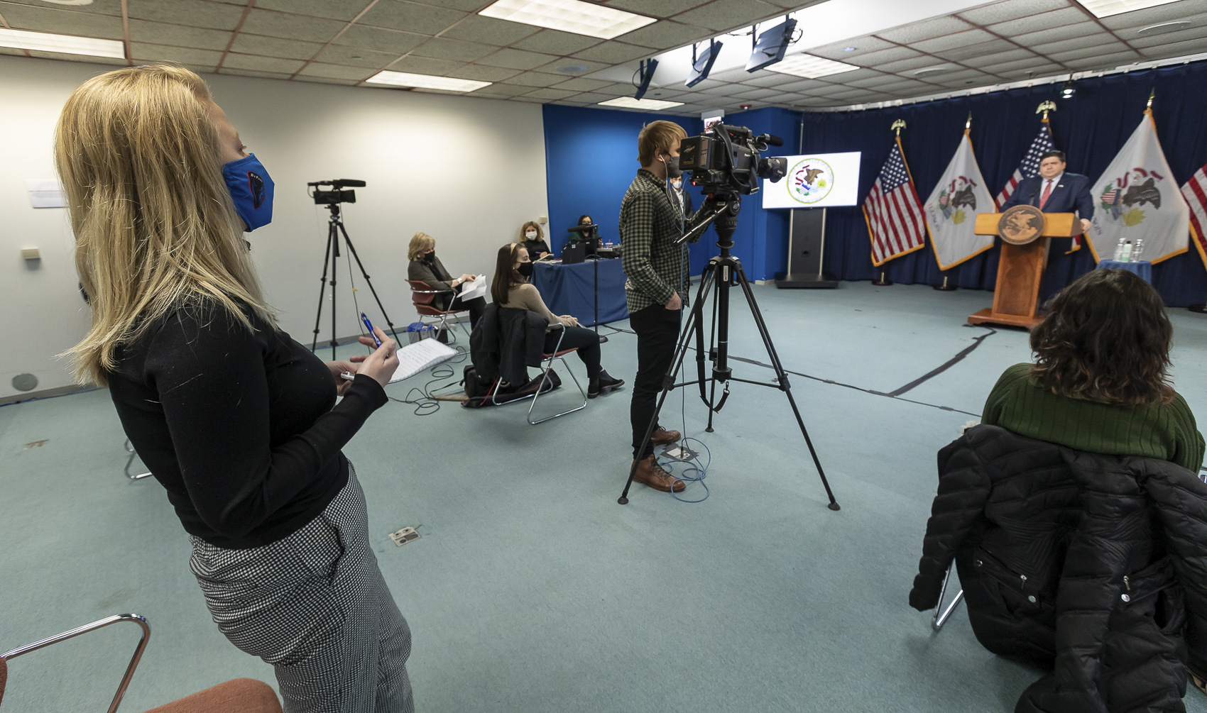Journalism student Emma Oxnevad asks Governor Pritzker a question. The students had prepared questions in advance of the meeting with Pritzker and as part of their class carriculum. (DePaul University/Jeff Carrion)
